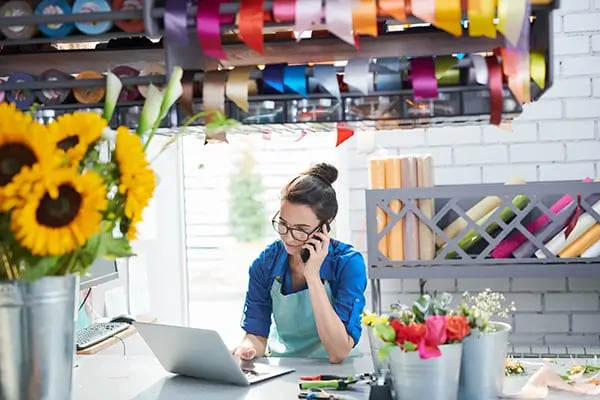 Florist-using-a-laptop