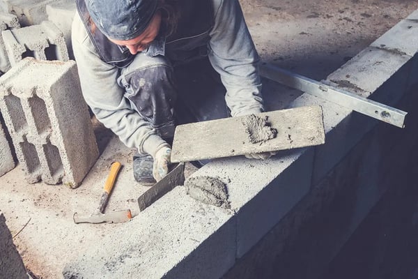 Real-image-of-a-builder-at-work